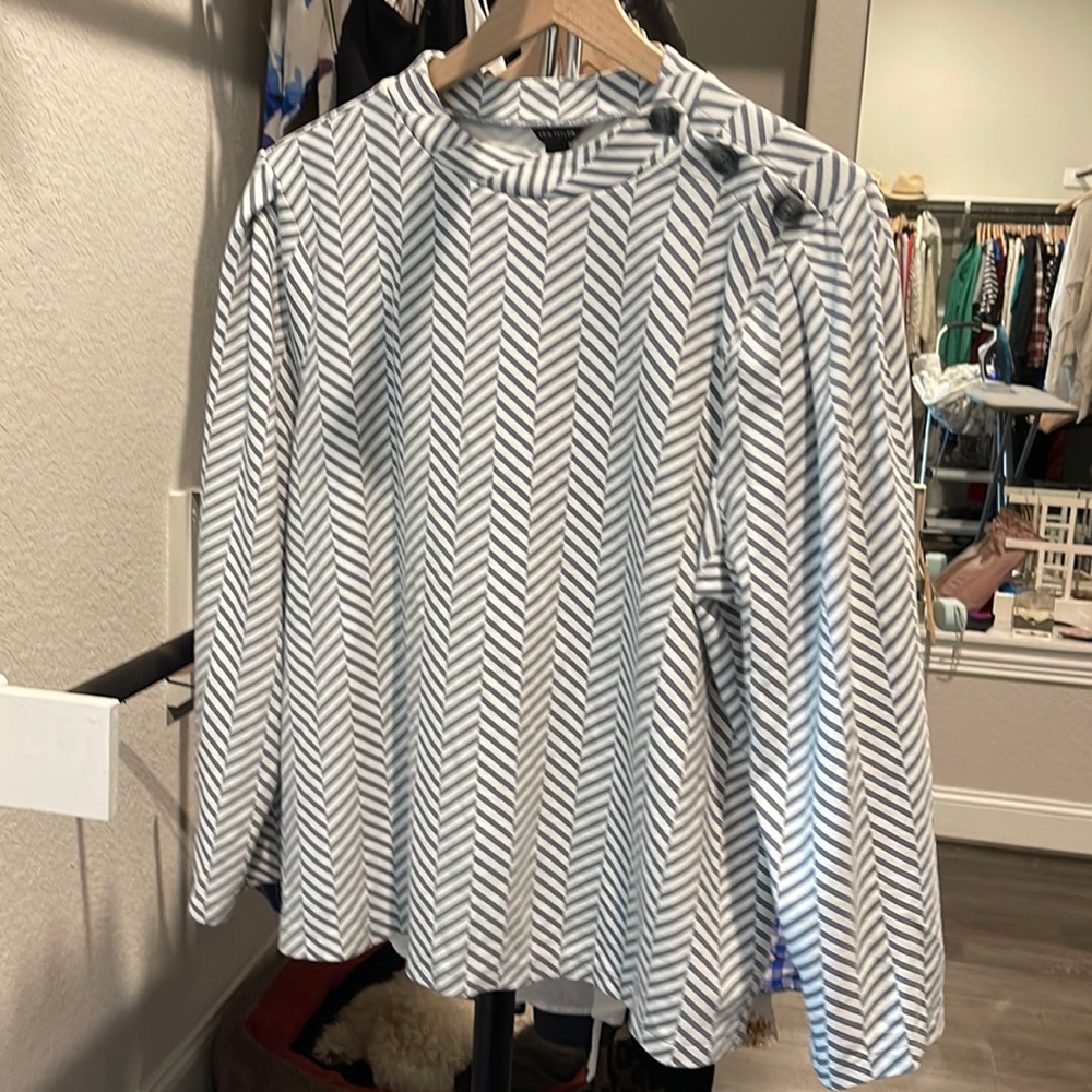Ann Taylor Grey long sleeve w/collar button detail XL